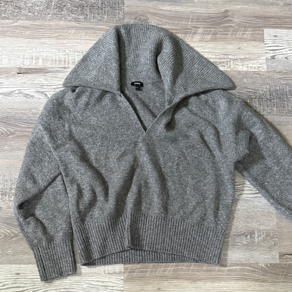 Express Gray Women's V-Neck Sweater